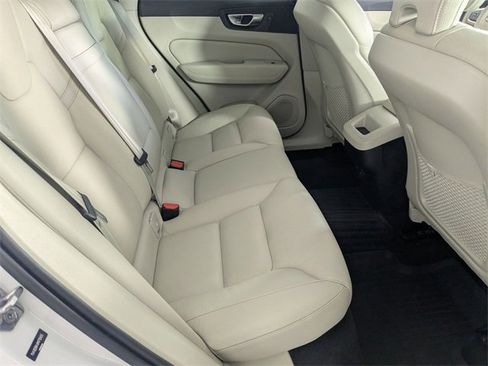 Used 2021 Volvo XC60 T5 Momentum w/ Protection Package Premier image 32