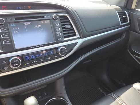 Used 2019 Toyota Highlander SE AWD/4WD image 30