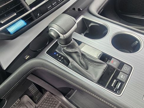 Certified 2025 Toyota Sienna XLE FWD image 19