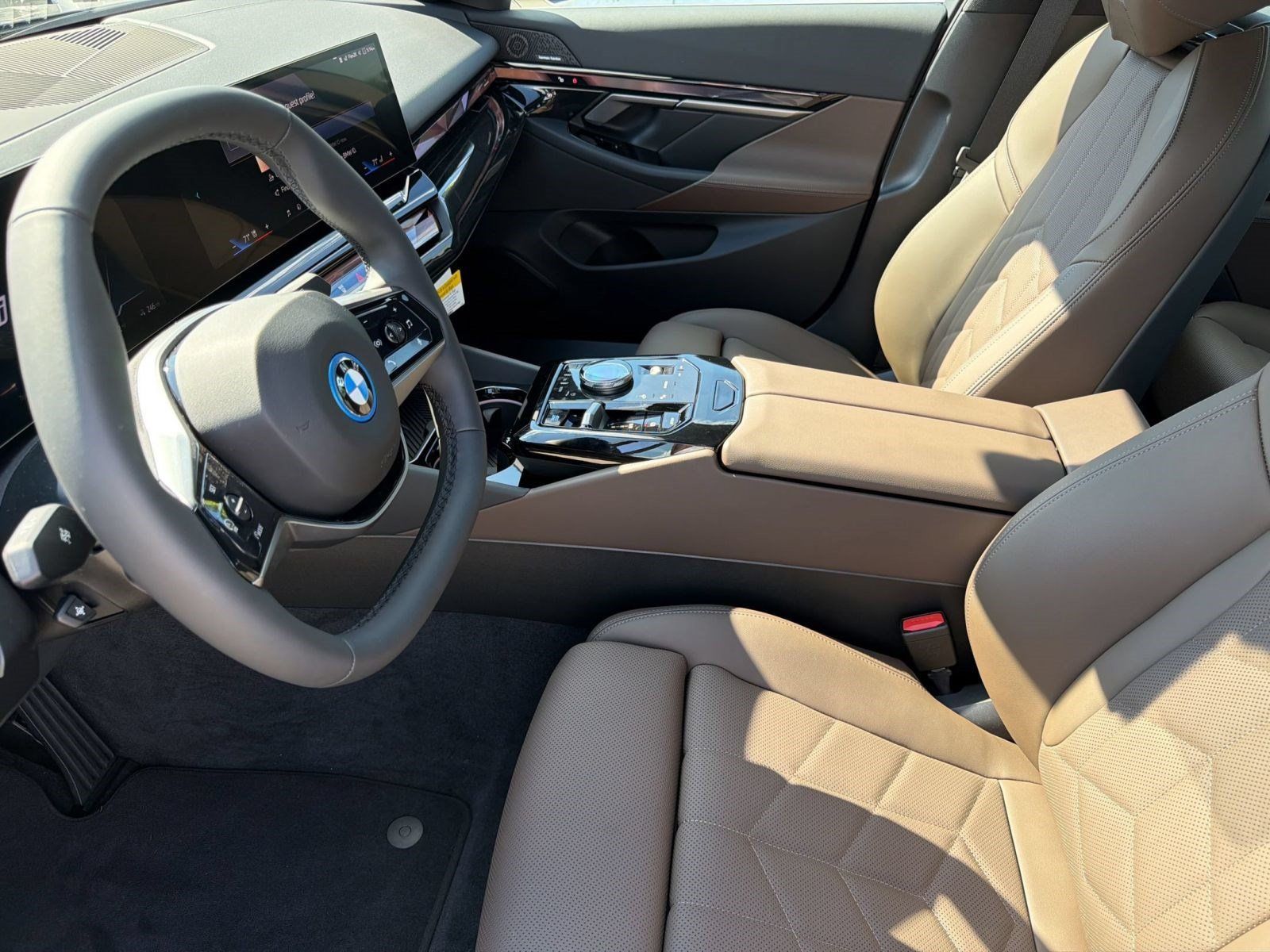 New 2027 BMW i5 eDrive40 w/ Premium Package RWD image 4
