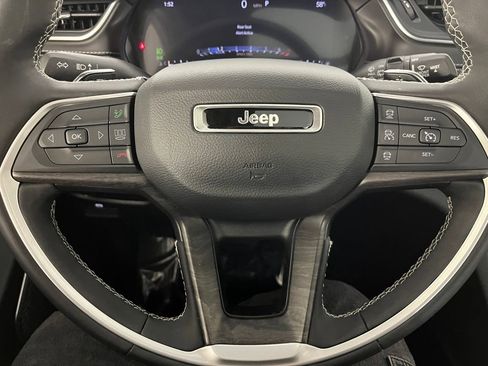 Used 2024 Jeep Grand Cherokee Limited w/ Black Appearance Package image 23