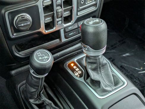 Used 2024 Jeep Wrangler Sahara image 23