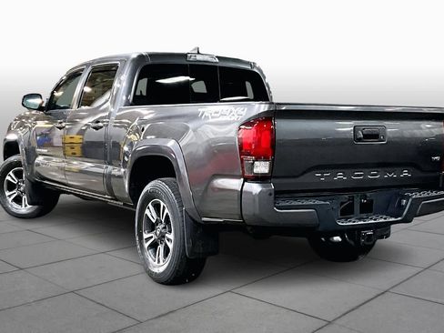 Used 2018 Toyota Tacoma TRD Sport w/ Technology Package image 11