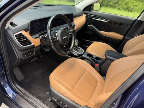 Used 2024 Kia Seltos EX FWD image 11