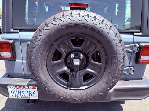 Used 2025 Jeep Wrangler Sport AWD/4WD image 34