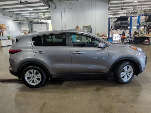 Used 2019 Kia Sportage LX AWD/4WD image 2