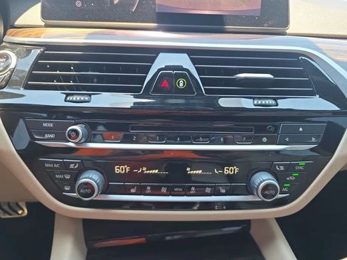 Used 2019 BMW 530i w/ Convenience Package RWD image 30