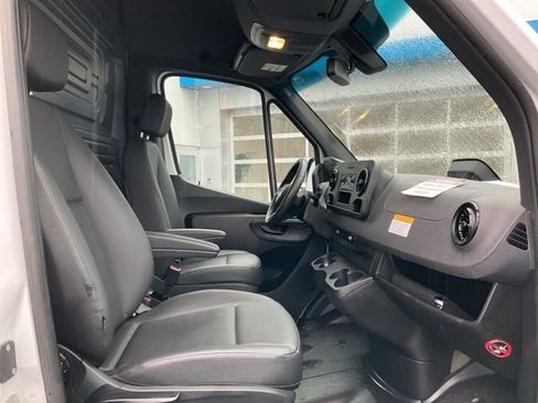 Used 2025 Mercedes-Benz Sprinter 2500 image 18