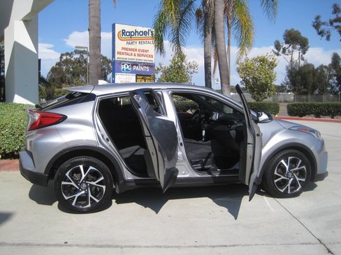 Used 2018 Toyota C-HR XLE FWD image 24