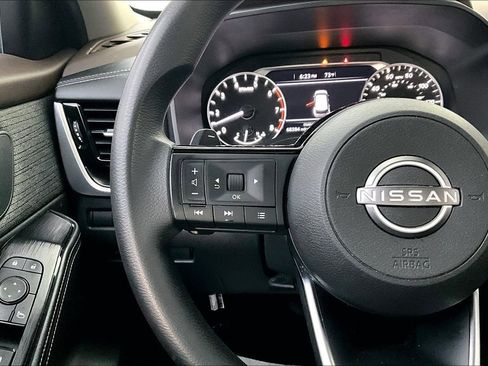 Used 2022 Nissan Rogue SV image 25