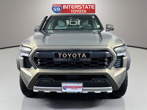 Used 2024 Toyota Tacoma 4x4 Double Cab Hybrid image 2