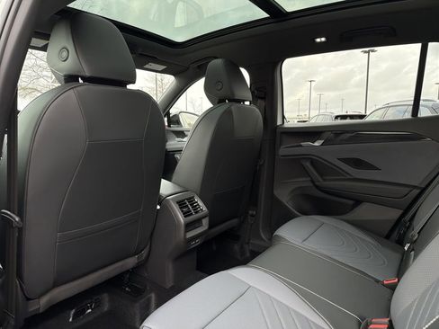 New 2026 Volkswagen Tiguan SE R-Line FWD image 13