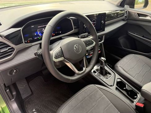 New 2026 Volkswagen Taos SE image 8
