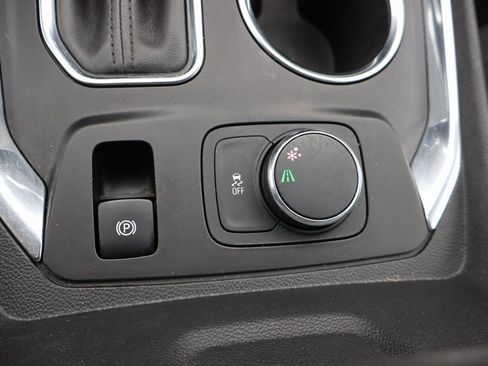 Used 2018 Chevrolet Traverse LT image 9