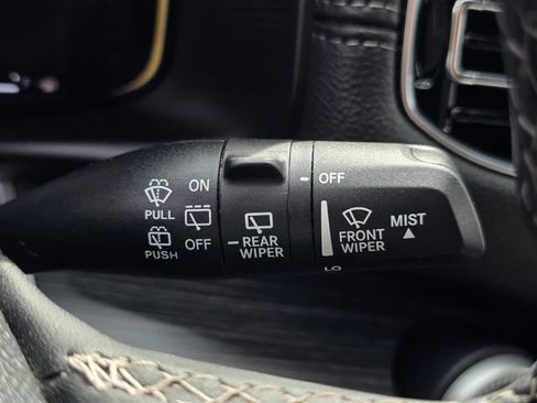 Used 2023 Jeep Wagoneer L Series II image 36