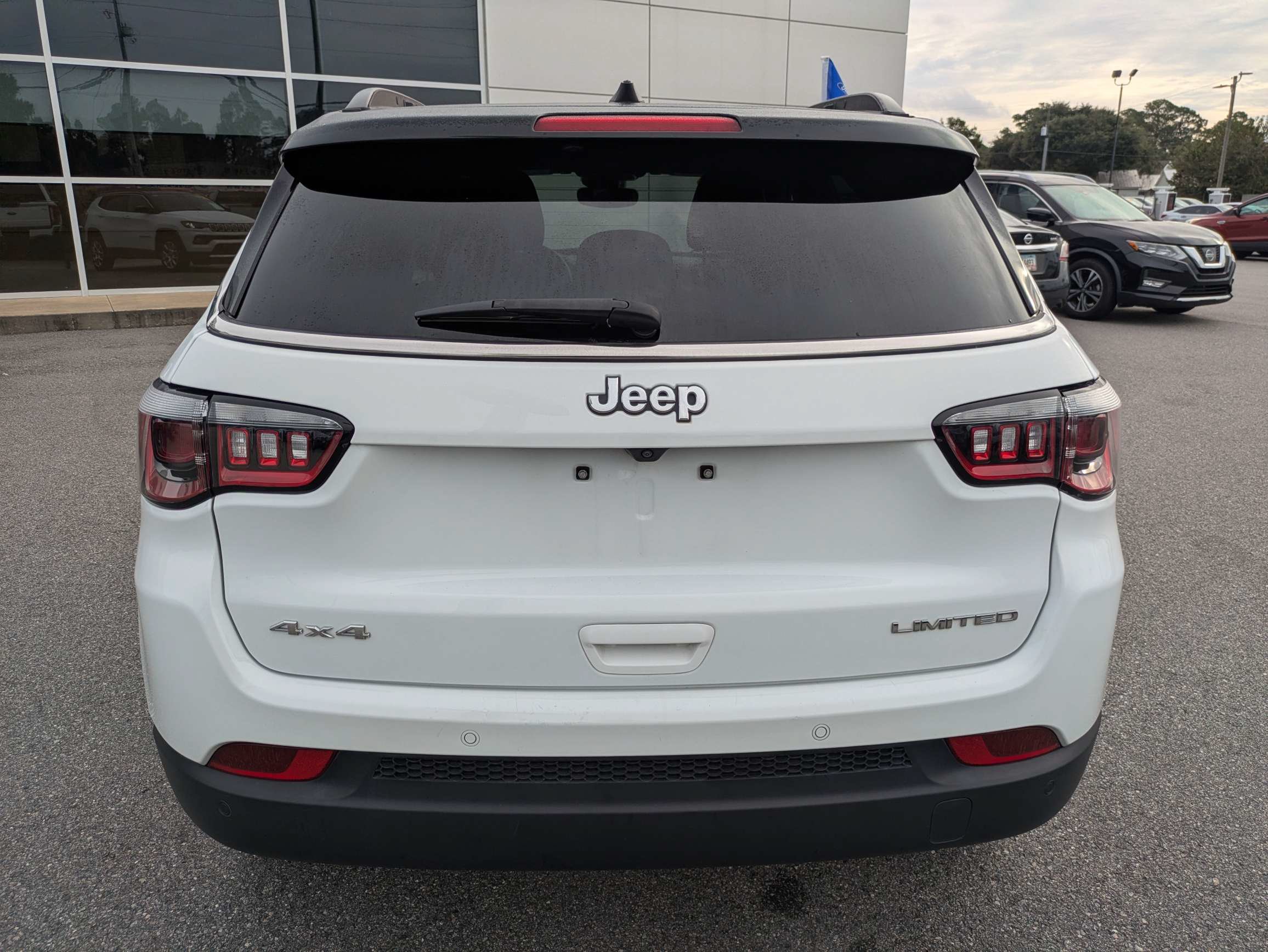 Used 2025 Jeep Compass Limited AWD/4WD image 5
