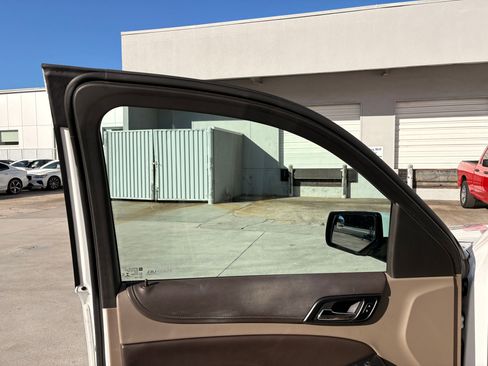 Used 2018 Chevrolet Tahoe LT image 24