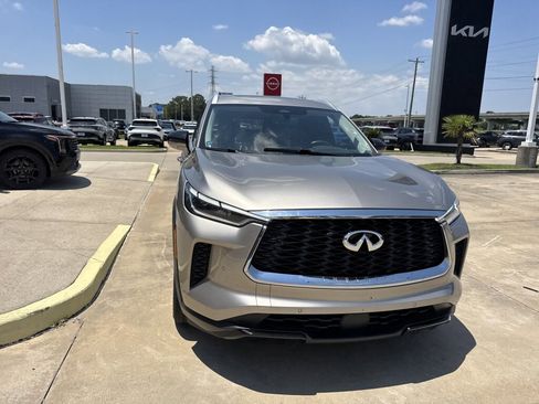 Used 2023 INFINITI QX60 Luxe w/ Cargo Package FWD image 8
