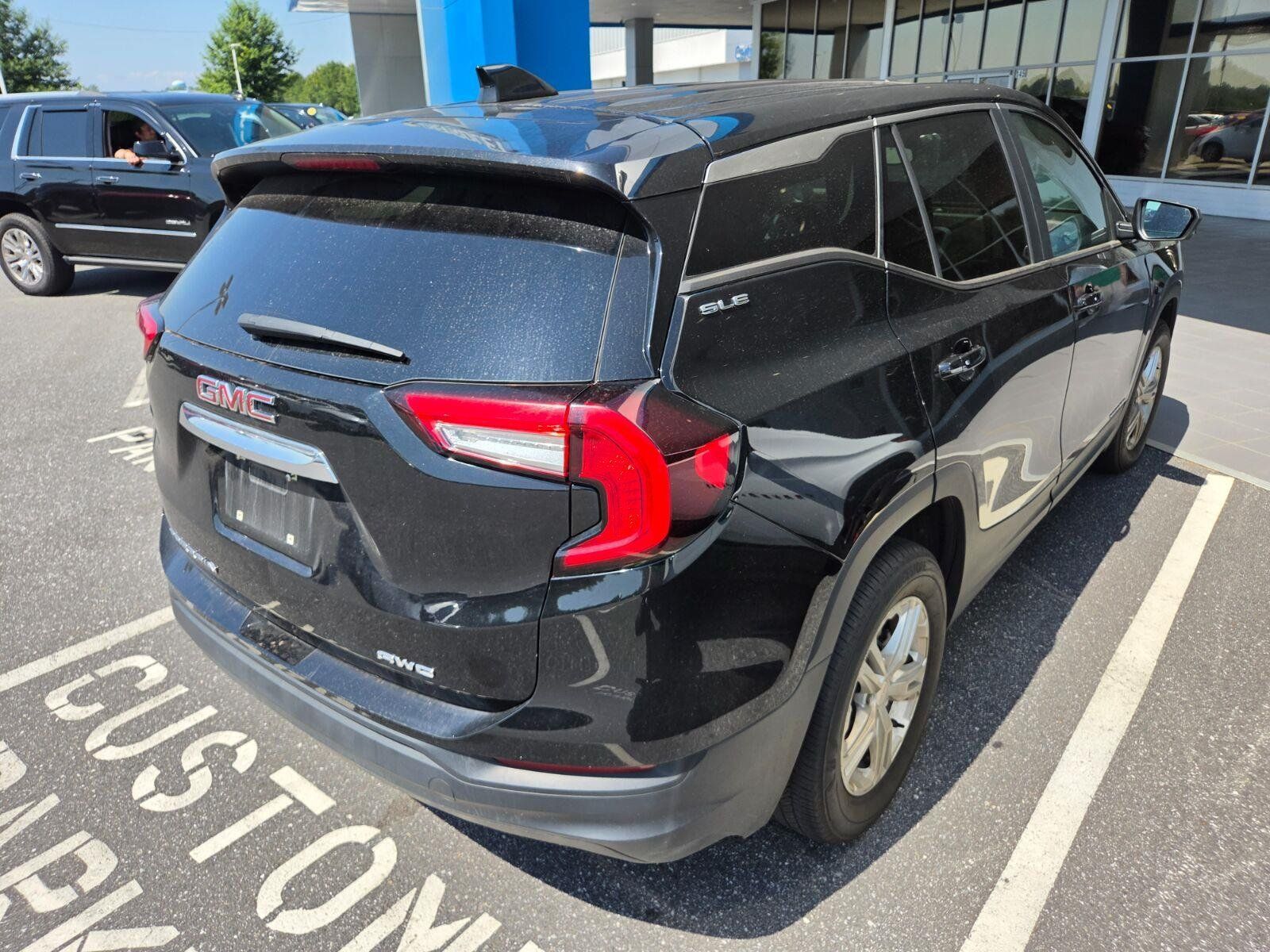 Used 2024 GMC Terrain SLE AWD/4WD image 5