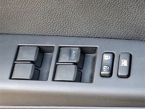 Used 2017 Toyota RAV4 LE image 19