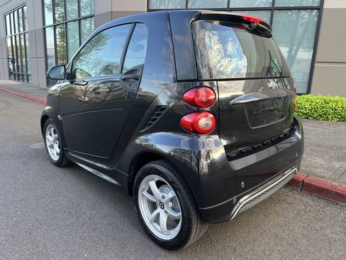 Used 2014 smart fortwo passion RWD image 6