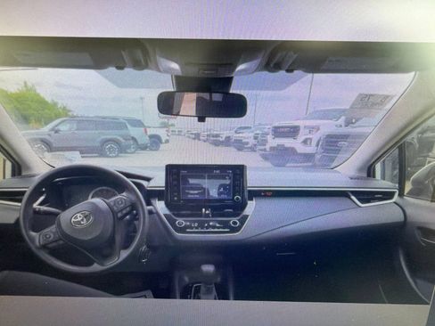 Used 2022 Toyota Corolla LE FWD image 12