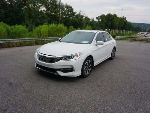 Used 2016 Honda Accord EX image 24