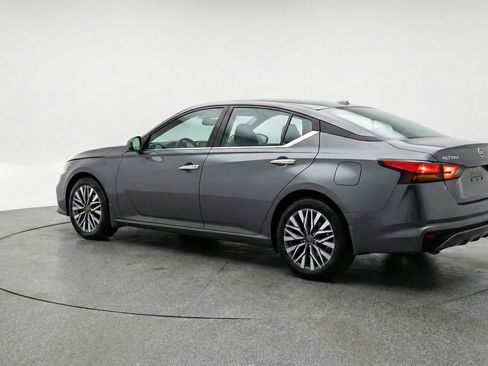 Used 2025 Nissan Altima 2.5 SV image 6