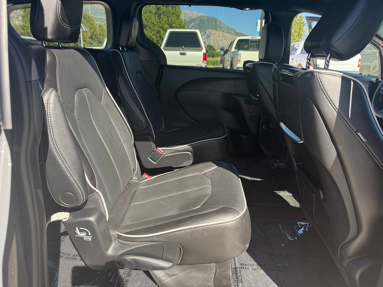 Used 2023 Chrysler Pacifica Limited w/ Uconnect Theater Family Group AWD/4WD image 22