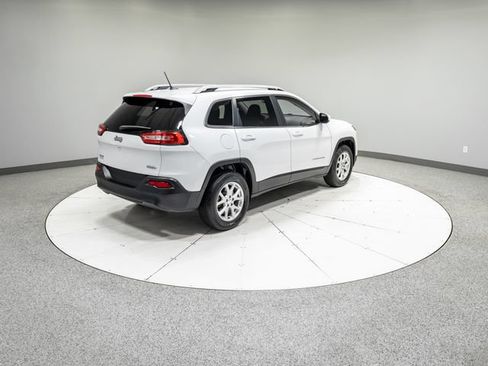 Used 2018 Jeep Cherokee Latitude w/ Safety Group AWD/4WD image 27