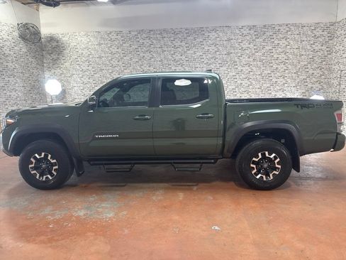 Used 2021 Toyota Tacoma TRD Off-Road w/ TRD Premium Off Road Package AWD/4WD image 4