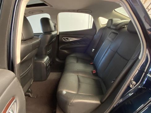 Used 2018 INFINITI Q70 Luxe w/ Cargo Package image 19