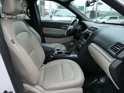 Used 2019 Ford Explorer XLT w/ Equipment Group 202A FWD image 28