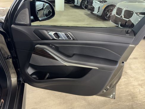 Used 2026 BMW X5 sDrive40i w/ M Sport Package RWD image 9