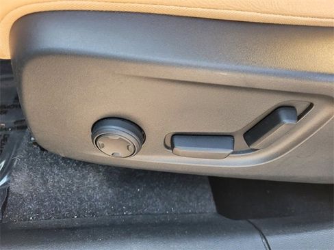 Used 2021 Volvo XC40 T5 Inscription image 5