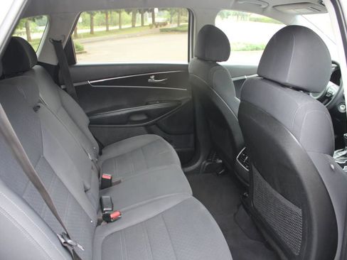 Used 2018 Kia Sorento FWD image 22