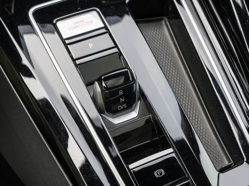 Used 2024 Volkswagen GTI SE image 21