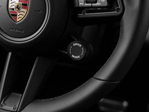 Certified 2025 Porsche Macan 4S Electric AWD/4WD image 31