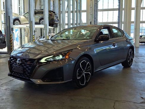 Used 2023 Nissan Altima 2.5 SR AWD/4WD image 6