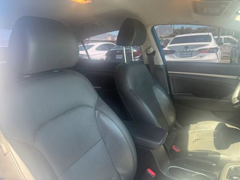 Used 2017 Hyundai Elantra Limited FWD image 22