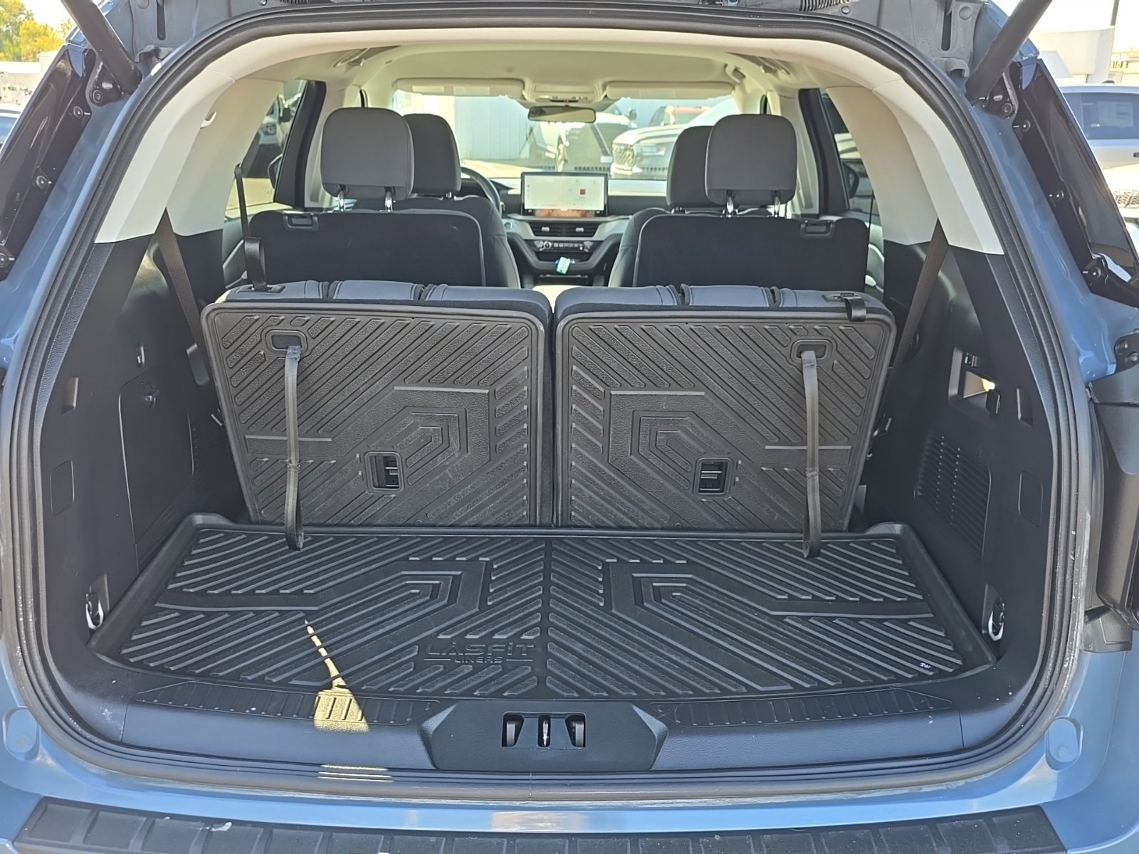 Used 2025 Ford Explorer Active RWD image 61