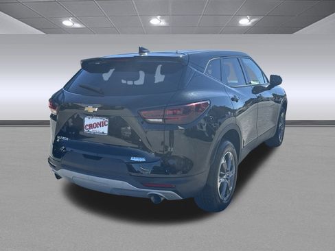 Used 2025 Chevrolet Blazer LT image 3