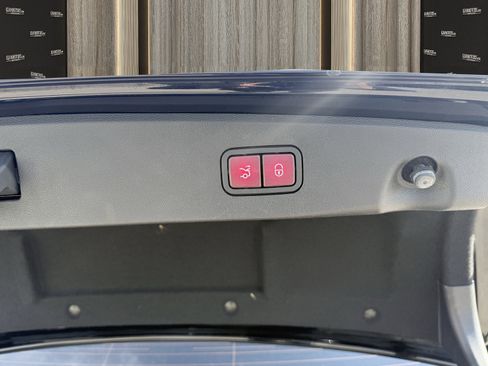 Used 2014 Mercedes-Benz E 350 Sedan image 73