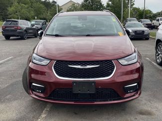 Used 2023 Chrysler Pacifica Limited w/ Uconnect Theater Family Group FWD video 2