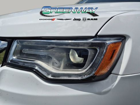 Used 2017 Jeep Grand Cherokee Overland RWD image 5