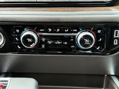 Used 2023 GMC Sierra 1500 SLT w/ SLT Premium Package image 21