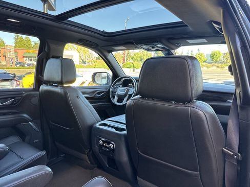 Used 2021 GMC Yukon XL Denali w/ Denali Premium Package AWD/4WD image 24