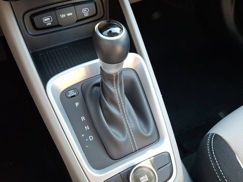 Certified 2025 Hyundai Venue SEL FWD image 15