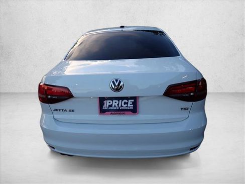 Used 2016 Volkswagen Jetta SE FWD image 2