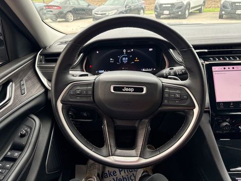 Used 2022 Jeep Grand Cherokee Limited AWD/4WD image 30